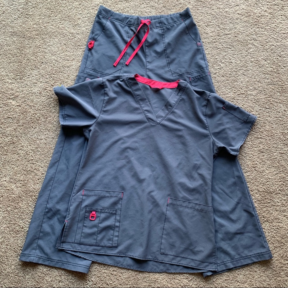 Carhartt Women’s Scrub Set